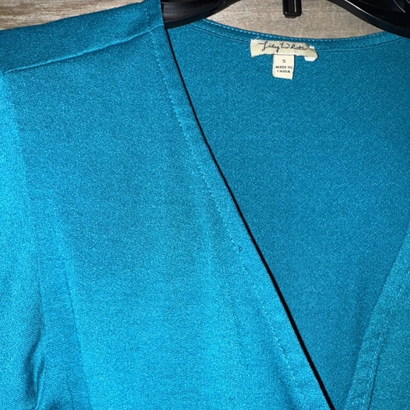 Lily white- women’s small- teal color- v neck - Picture 4 of 7